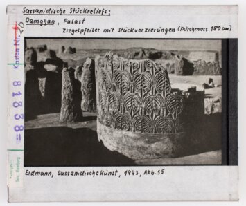 Vorschaubild Damghan, Palast, Ziegelpfeiler mit Stuckverzierungen, Sasanidisch Diasammlung
